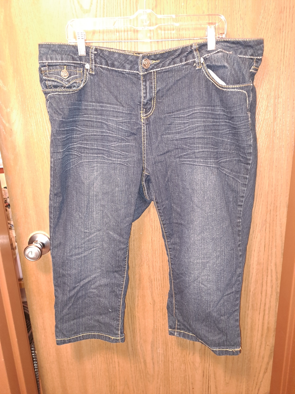 Women's Dark Blue Denim Cropped Jeans - Stretch Capri